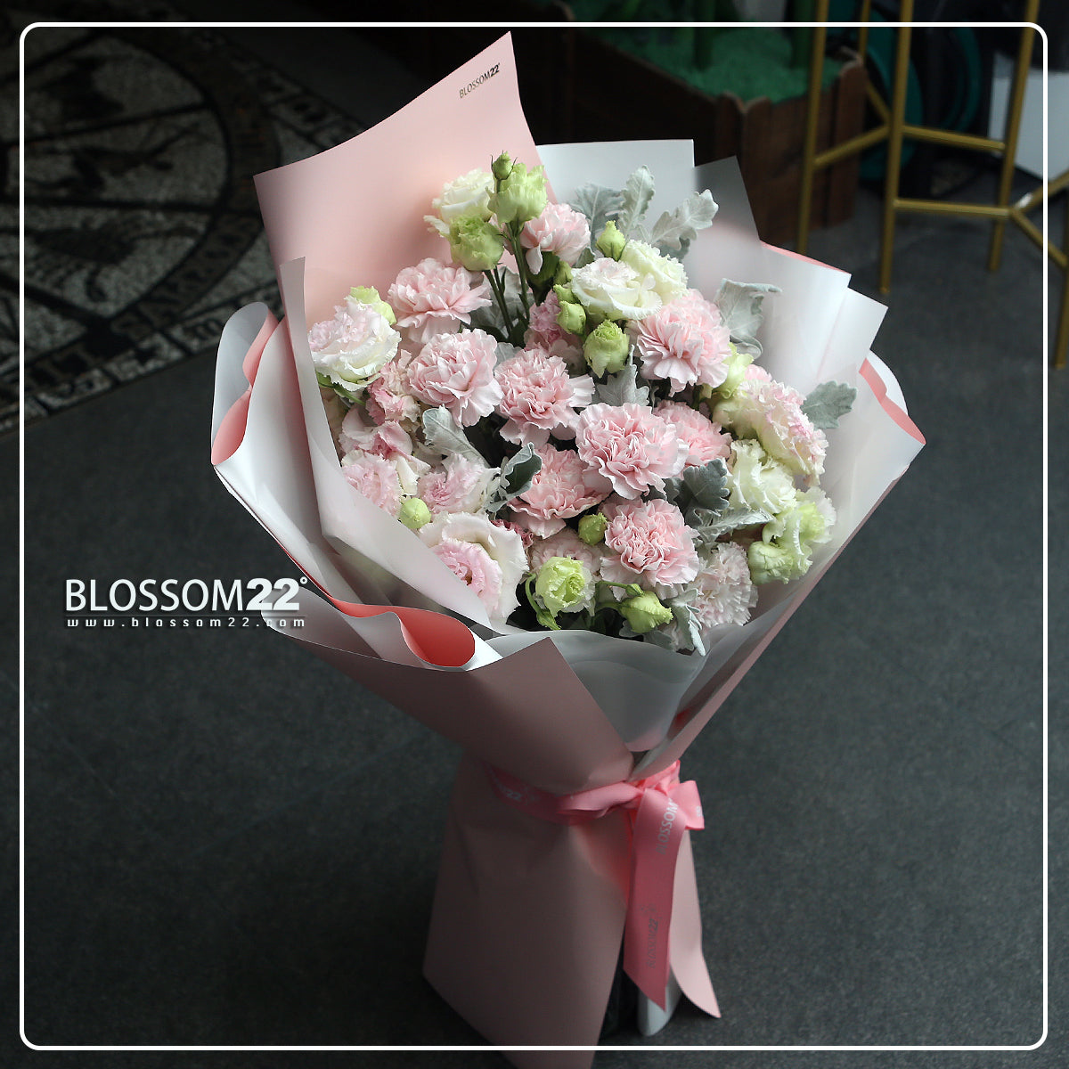 12枝 淺粉色康乃馨奶粉桔梗鮮花束|12 Light Pink Carnation Cream Eustoma Bouquet