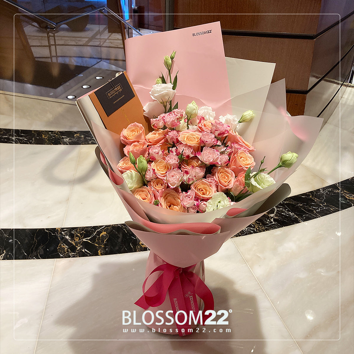 嫩粉玫瑰小玫桔梗花束|Piggy Rose Mini Rose and Eustoma  (Juliet)