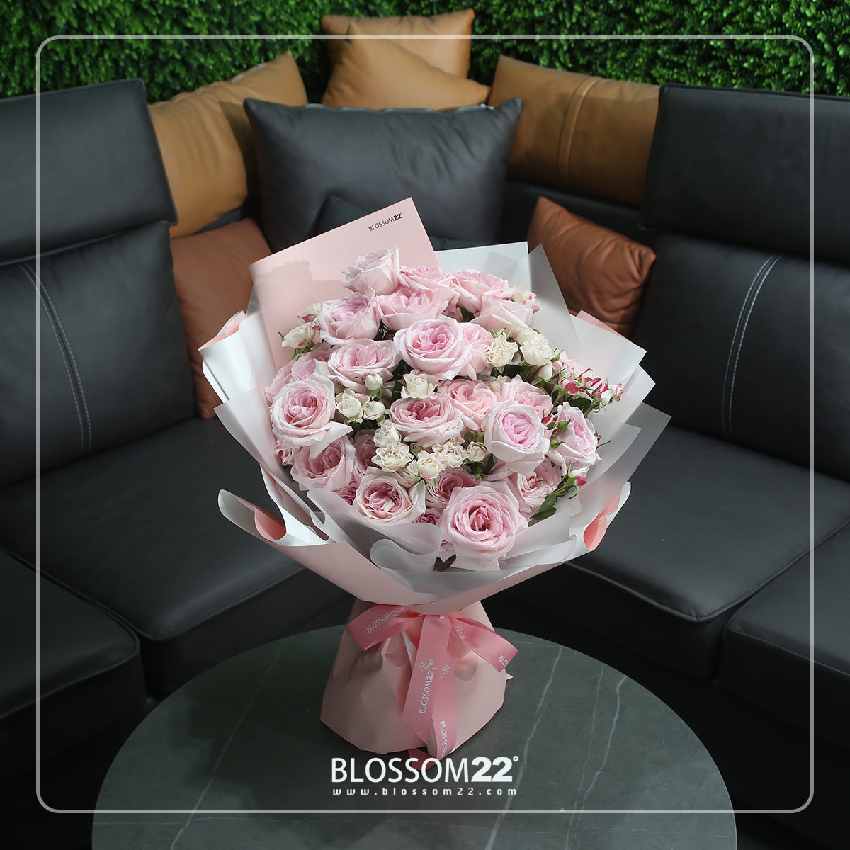 33枝 淺粉及多頭玫瑰花瓶禮盒|33 Light Pink & Mini Pink Roses Vase Boxset (Pink O'Hara)