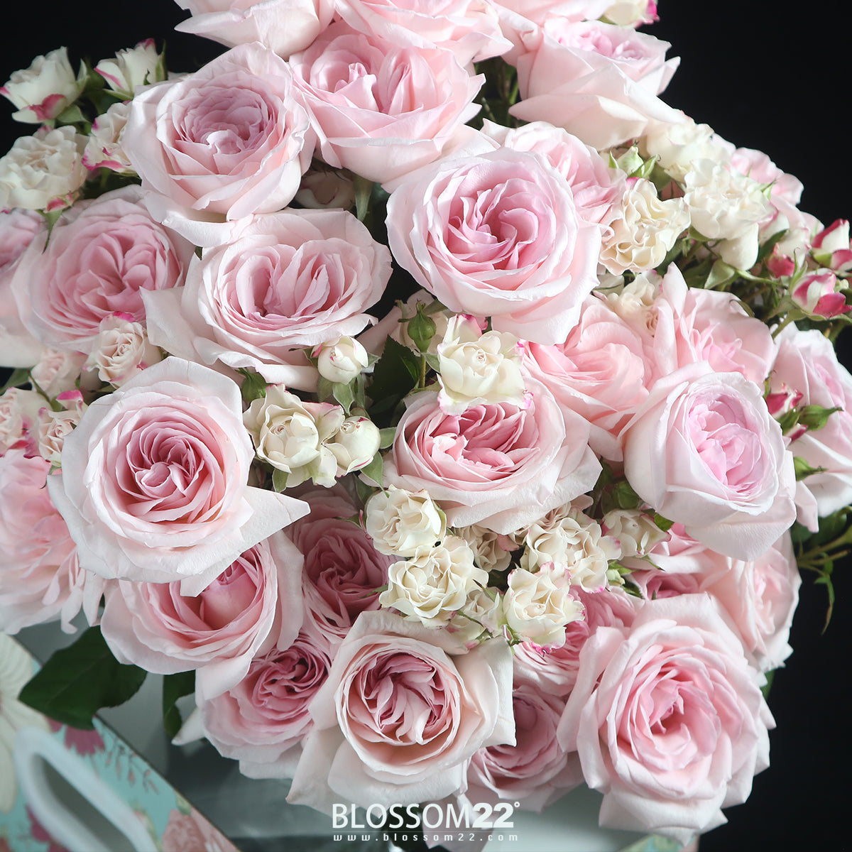 33枝 淺粉及多頭玫瑰花瓶禮盒|33 Light Pink & Mini Pink Roses Vase Boxset (Pink O'Hara)