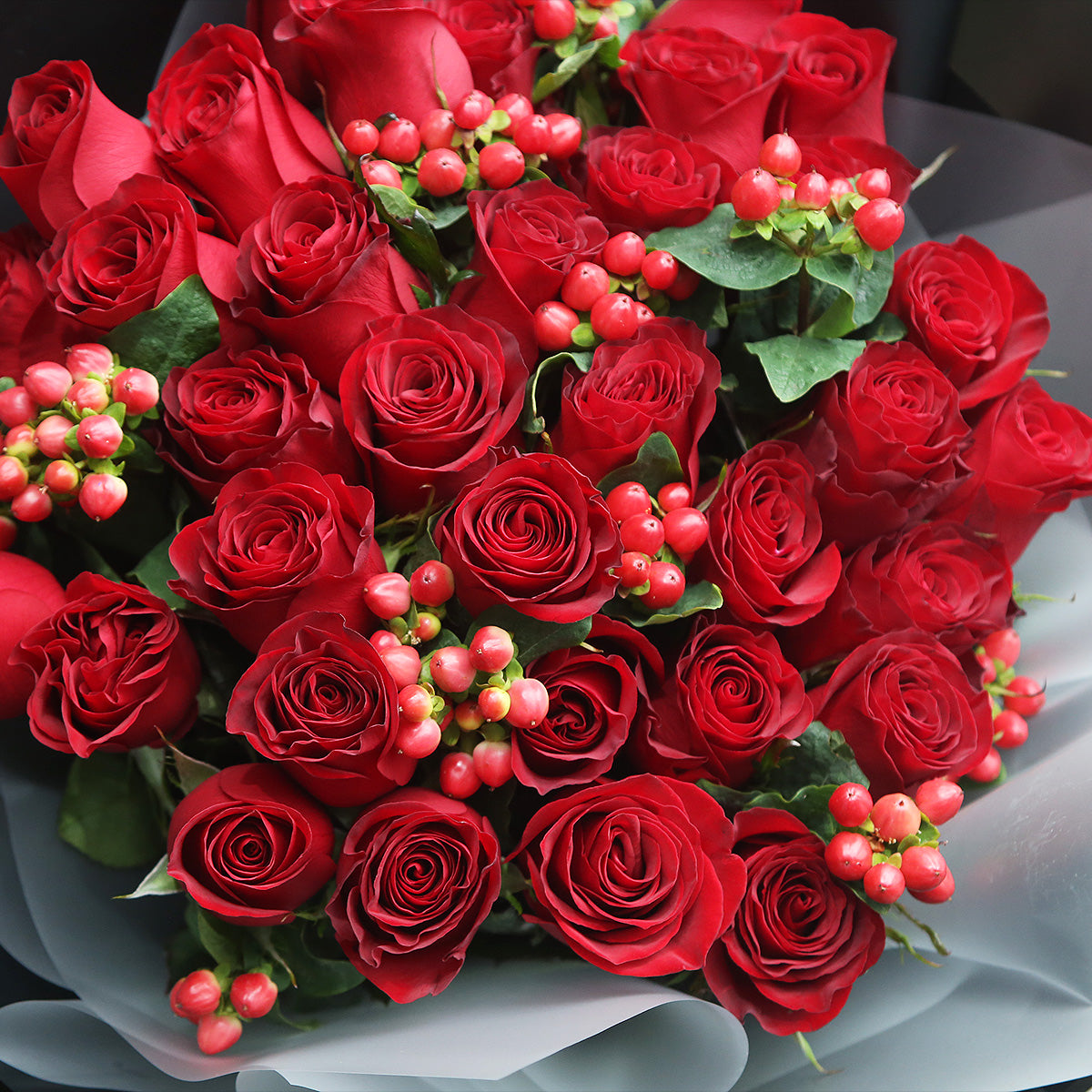 33枝 紅玫瑰紅豆花束|33 Red Roses Hypericu Bouquet - (Masquerade)
