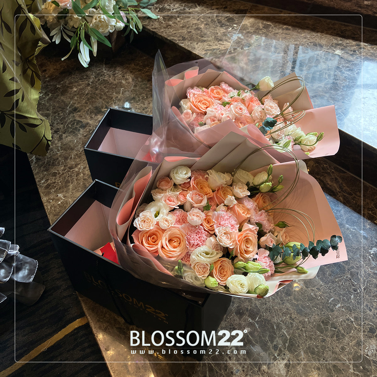 嫩粉玫瑰混丁粉小玫心型花束|Miss Piggy Roses, Carnation, Mini Roses (Piggy Heart)