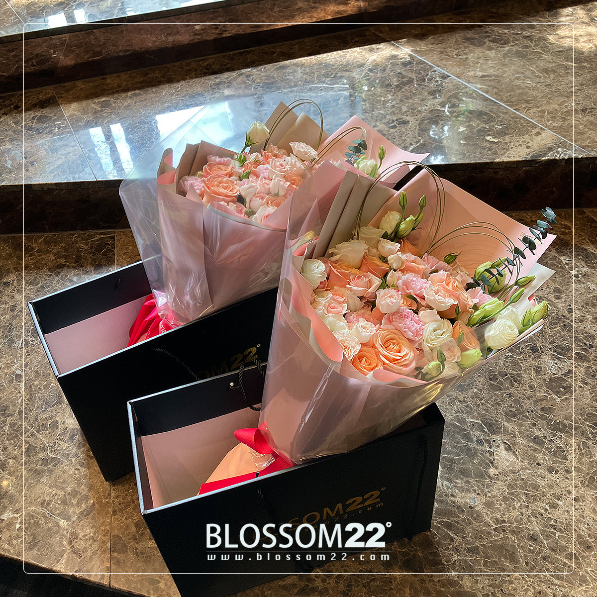 嫩粉玫瑰混丁粉小玫心型花束|Miss Piggy Roses, Carnation, Mini Roses (Piggy Heart)