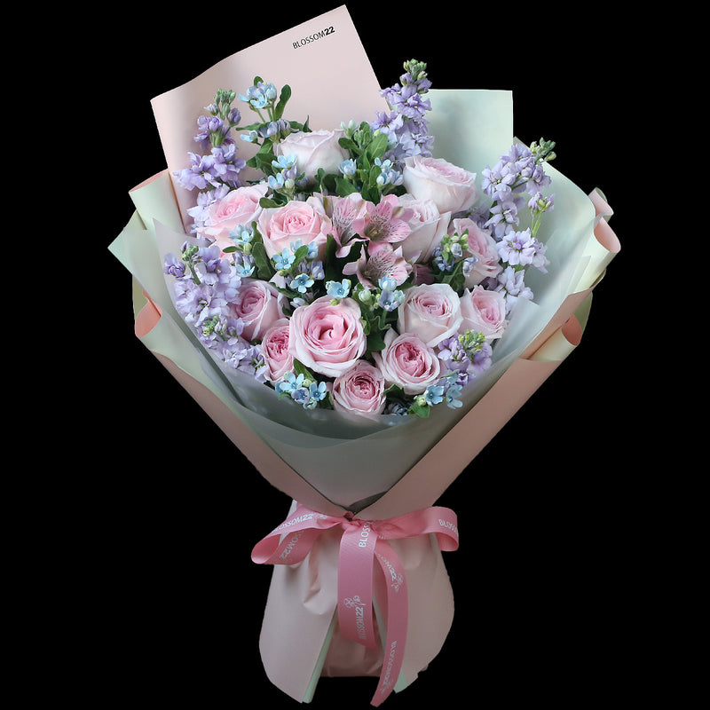 淺粉庭園玫瑰紫羅蘭藍星花秘魯百合花束｜Pink Ohara Roses Hoary Stock Peruvian Lily Bouquet