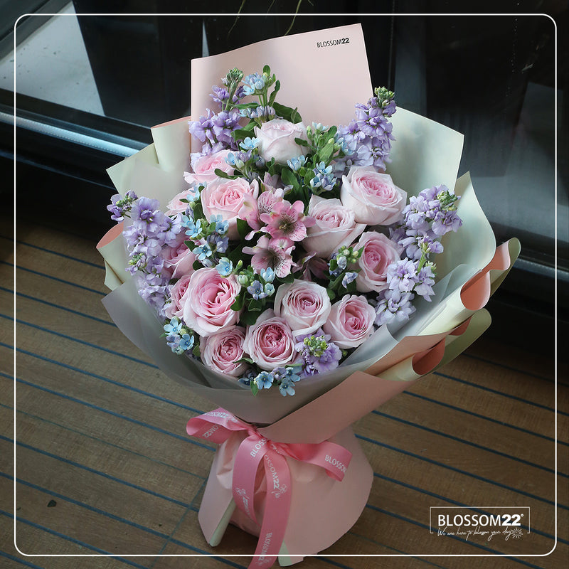 淺粉庭園玫瑰紫羅蘭藍星花秘魯百合花束｜Pink Ohara Roses Hoary Stock Peruvian Lily Bouquet