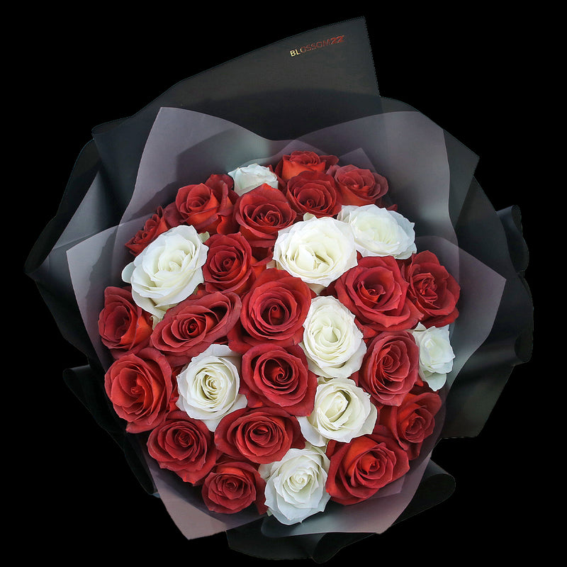 33枝 磚紅混白玫瑰花束｜33 Brick Red & White Rose Bouquet