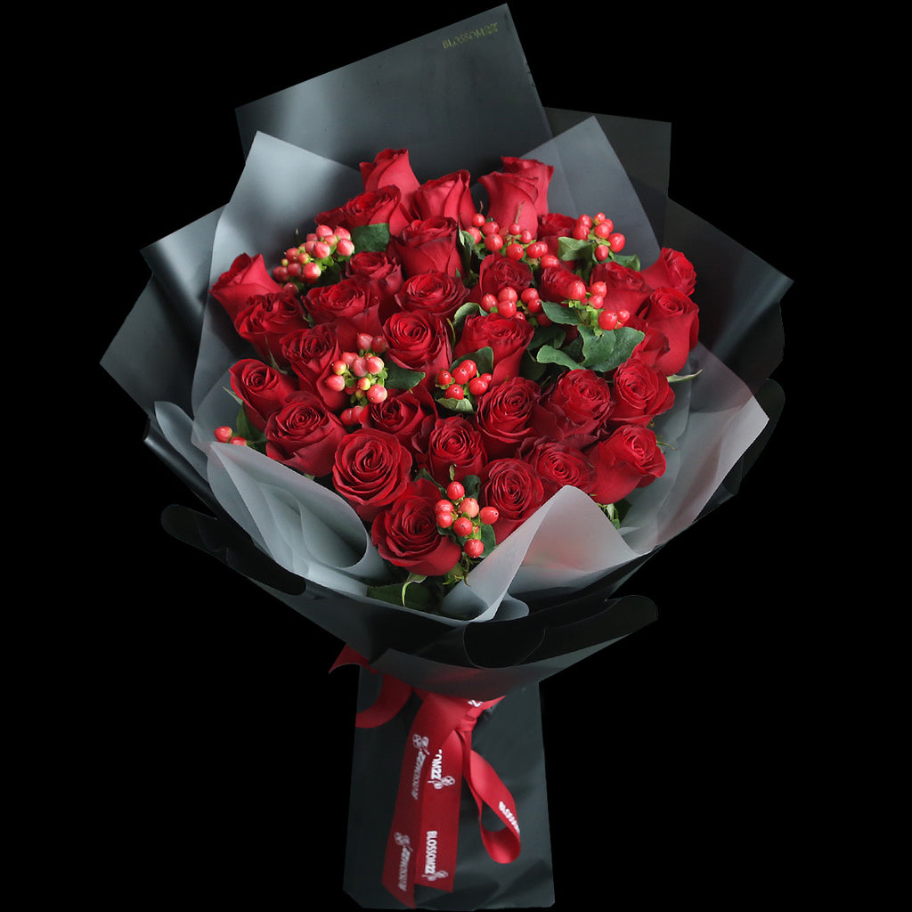 33枝 紅玫瑰紅豆花束｜33 Red Roses Hypericu Bouquet - (Masquerade）