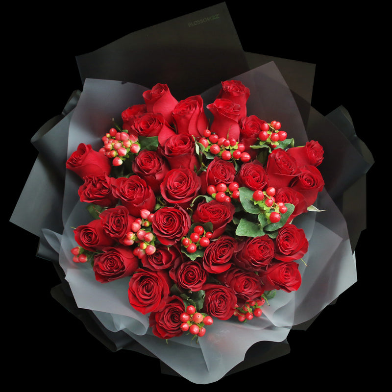 33枝 紅玫瑰紅豆花束｜33 Red Roses Hypericu Bouquet - (Masquerade）