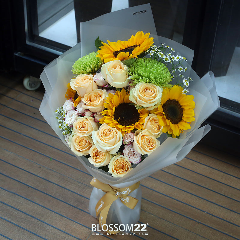 4 太陽花及香檳玫瑰花束｜4 Sunflower & Champagne Roses Bouquet