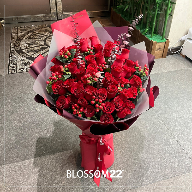 52枝 紅玫瑰豪華版求婚花束｜52 Red Roses Luxary Wrap Bouquet  (情人節花束）