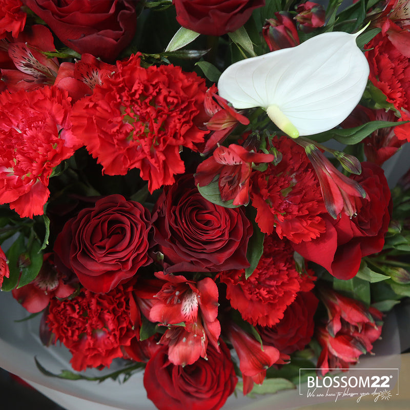 紅玫瑰大丁秘魯百合白掌花束｜Red Roses Carnation Peruvian and Peace Lily Bouquet