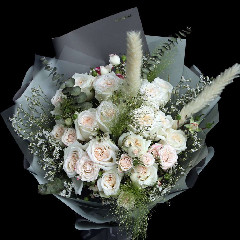 19枝 粉白庭園玫瑰小玫瑰花束｜19 White O'Hara Garden Rose & Spray Rose Bouquet