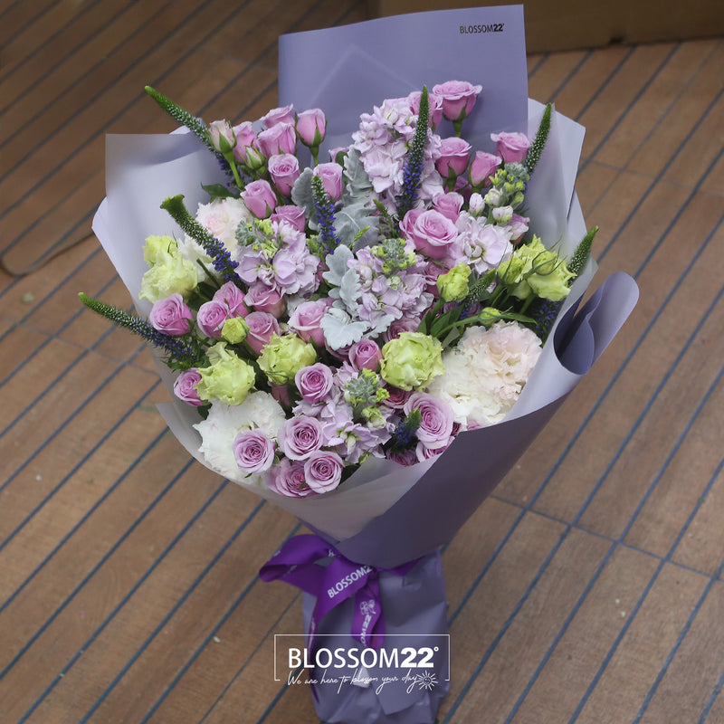 Spray Purple Rose, Eustoma ＆ Hoary Stock Bouquet｜多頭紫玫瑰桔梗紫羅蘭花束(Purple Castle）
